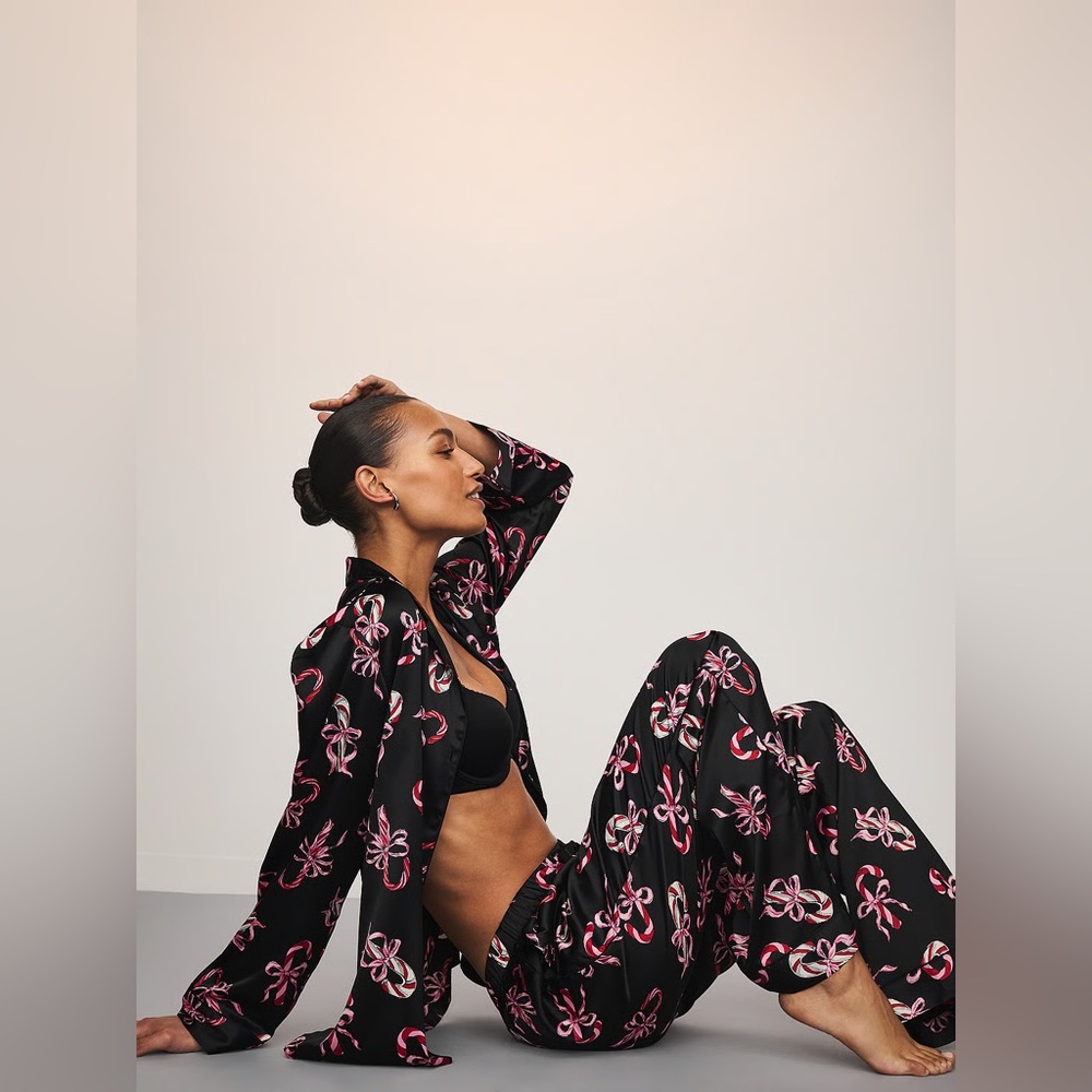 NWT VICTORIA'S SECRET SPECIAL EDITION Candy Cane Glazed Satin Long Pajama Set